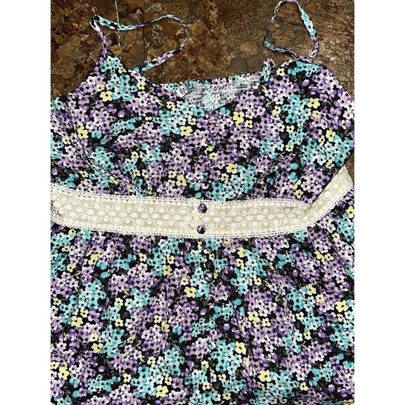 White Birch Los Angeles Women’s Floral Tank Top Size Medium - Picture 3 of 8